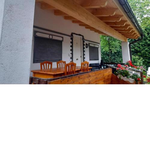 2 bedrooms house with enclosed garden and wifi at Iraneta