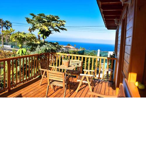 2 bedrooms house with sea view enclosed garden and wifi at Icod de los Vinos 2 km away from the beach