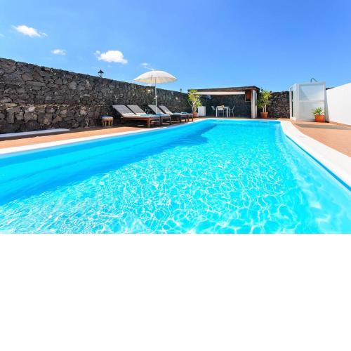 2 bedrooms villa with private pool enclosed garden and wifi at Tahiche 6 km away from the beach