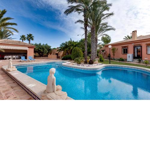 2 bedrooms villa with private pool enclosed garden and wifi at Torrevieja 5 km away from the beach