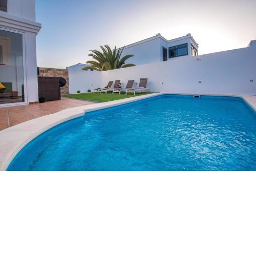 2 bedrooms villa with private pool furnished terrace and wifi at playa blanca 2 km away from the beach