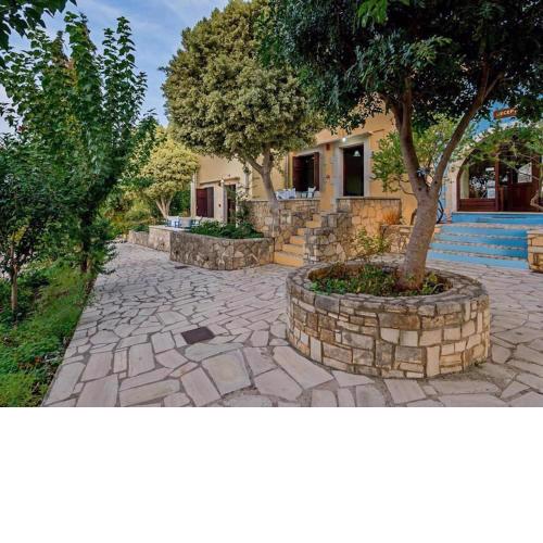 2 houses and 2 studios -small group