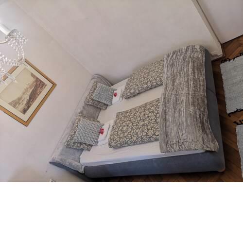 2 rooms Balcony 51m2 U pujcovny 8 Quiet nice Fully furnished Air conditioning Fireplace Prague 1 Center 5min walk to Wenceslas Square
