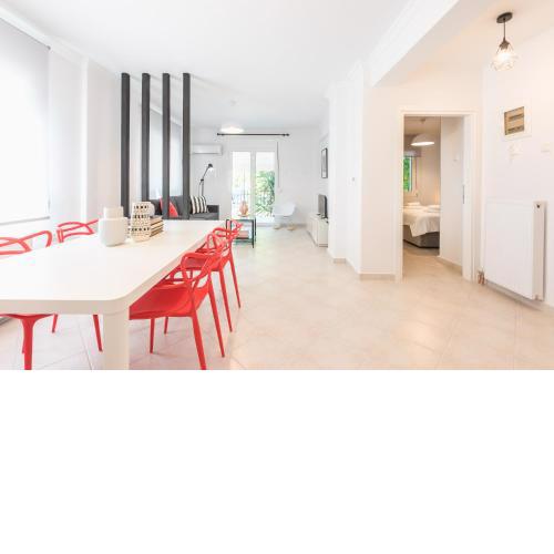 2 stops to Acropolis - Free Cancellation - Terrace