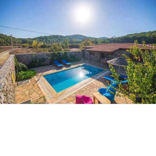 2 yatak odalı havuzu korunaklı villa