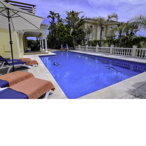 20001 - EXQUISITE VILLA 50M TO BEACH