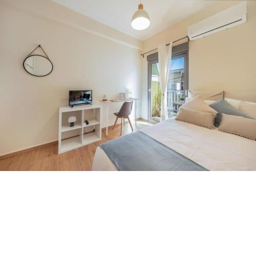 200Mbps brand-new studio in Athens