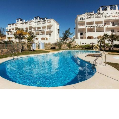 2010-Superb apt 2 bedrooms in complex with pool