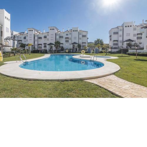 2197-Superb 2bedrooms in residence with pool!