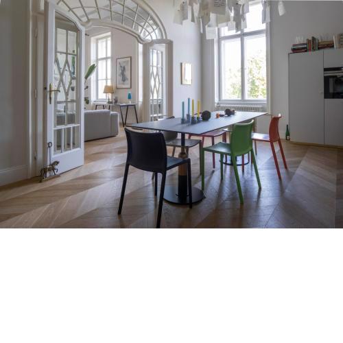 2200SQFT Luxury Apartment in City Center