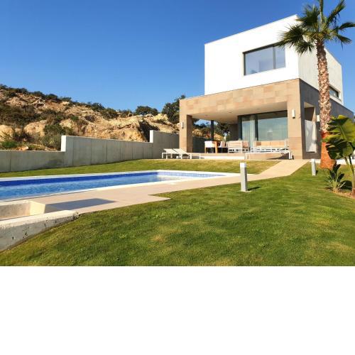 2260-Luxury villa with private pool and seaview