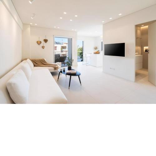 2BD Boho Sea View Apartment by The Olon