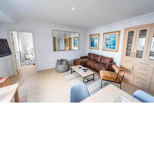 2BDR NEW BRIGHT APARTMENT IN PUERTO BANUS