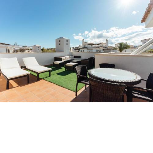 2BDR Penthouse, Los Naranjos, w/pool, 2km P.Banús