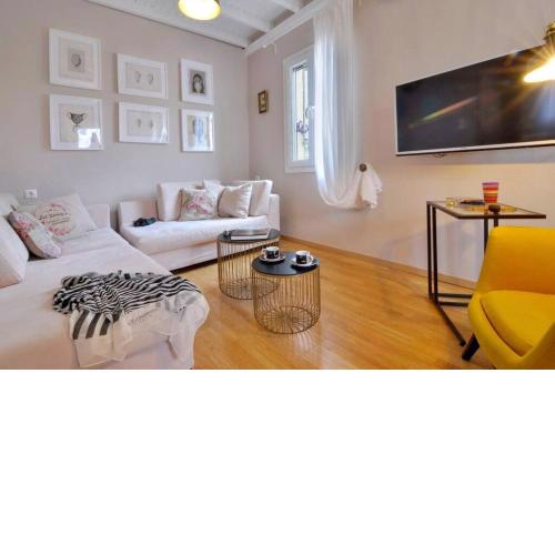 2BDR Top Floor Apartment-Heart of Corfu Old Town