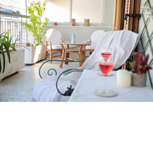 2BR Central Balcony Apt Metro