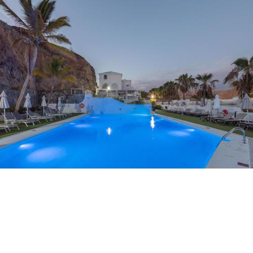2BR Private Terrace House - Solarium & Pool