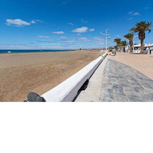 2BR Terrace Home - 10 min walk to the Beach