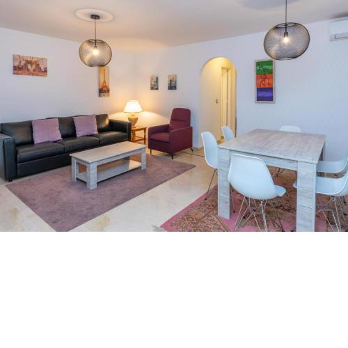 2BR Urban Getaway - good Wifi, swimming pool