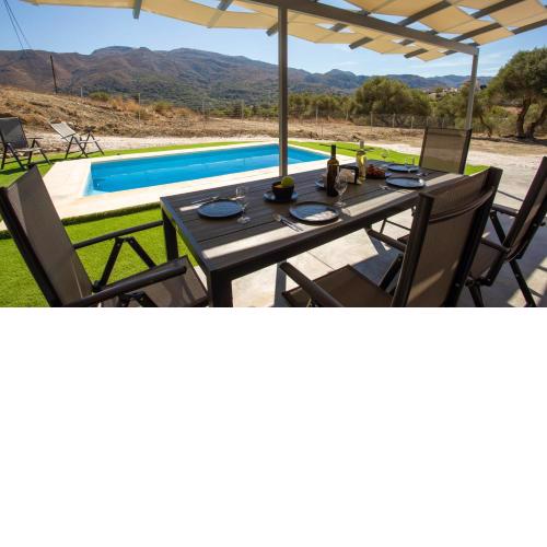 3-Bed Villa in Palaioloutra with private pool