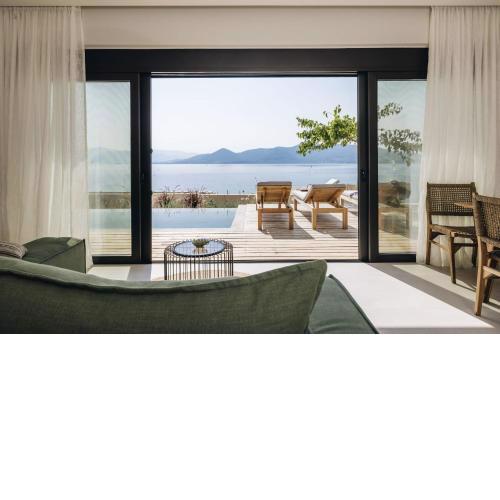 3 bed Villa private pool near sea and town
