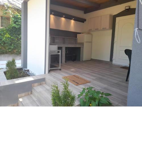 3 bedroom ground floor house with terrace.