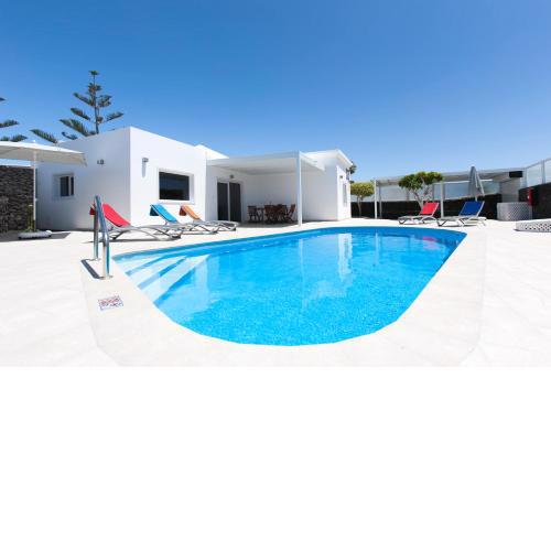 3 bedroom Villa Delphi with private heated pool.