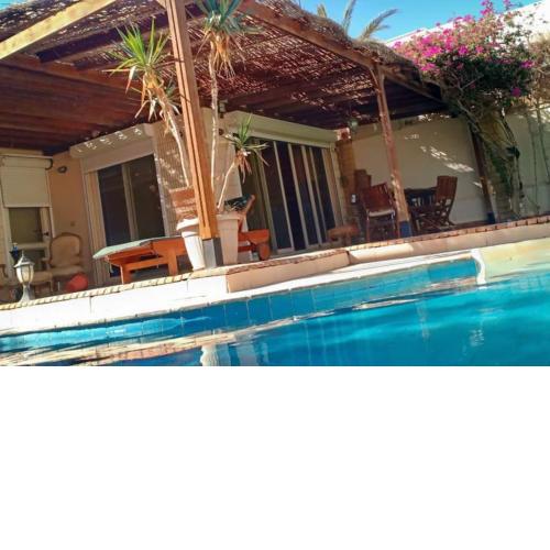 3 bedroom Villa W/ beach access