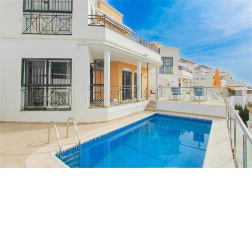 3 bedroom Villa with Private Pool, close to Burriana Beach