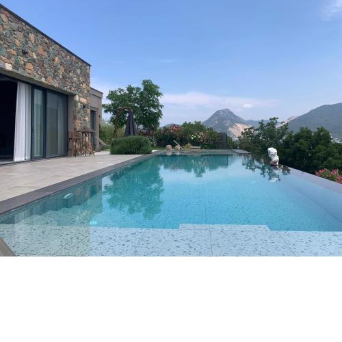 3 Bedroom Villa with Private Pool Located in Ortakent Close to all Areas