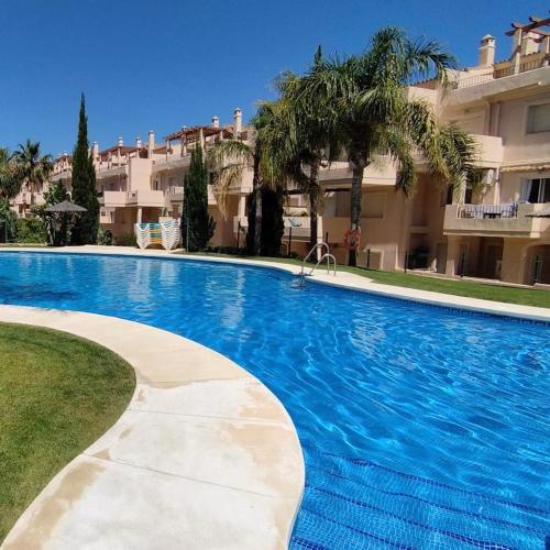 3 bedrooms 3 bathrooms Apartment, Communal Swimming Pools, Sea Views, Duquesa