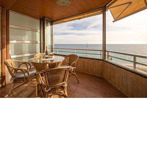 3 bedrooms appartement at Calafell 5 m away from the beach with sea view terrace and wifi