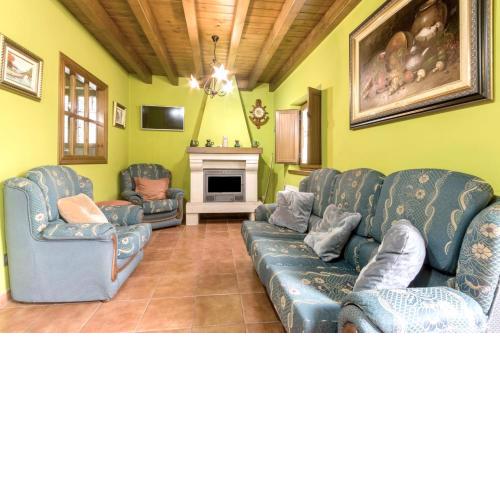 3 bedrooms house with city view enclosed garden and wifi at Trescares
