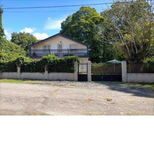 3 bedrooms house with enclosed garden and wifi at O Savinao 3 km away from the beach