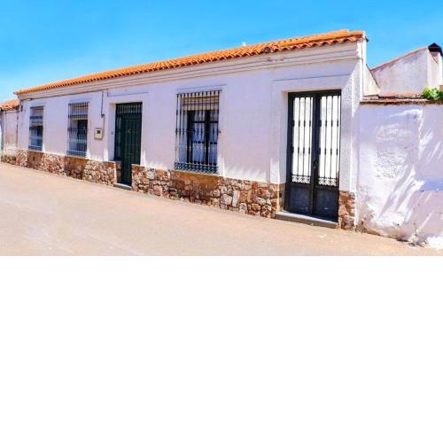 3 bedrooms house with furnished terrace at Castilblanco