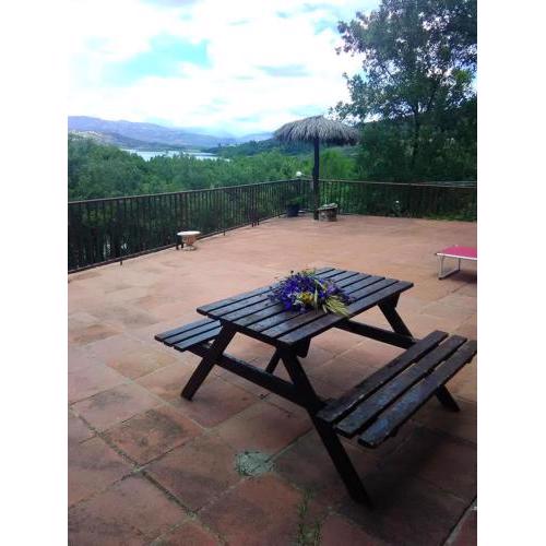 3 bedrooms house with lake view enclosed garden and wifi at Llimiana