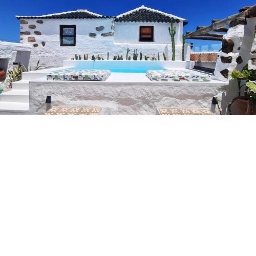 3 bedrooms house with sea view enclosed garden and wifi at Icod de los Vinos 5 km away from the beach