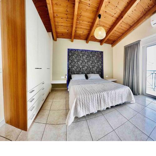 3 Bedrooms Maisonette