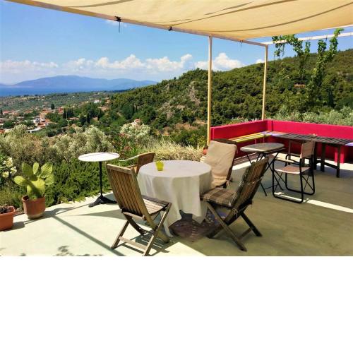 3 bedrooms villa with sea view enclosed garden and wifi at Politika