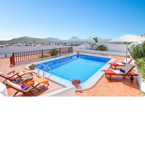 3 bedrooms villa with sea view private pool and enclosed garden at Nazaret