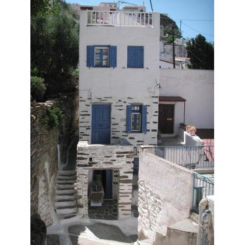 3-level doll house in Kea Ioulida/Chora, Cyclades