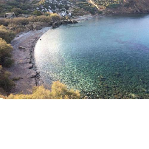 3 min from the beach-White&blue house in Apollon