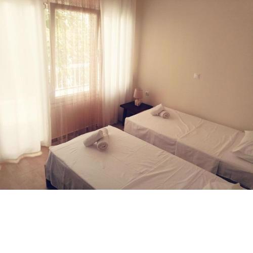 3 room apartment by the beach - free parking
