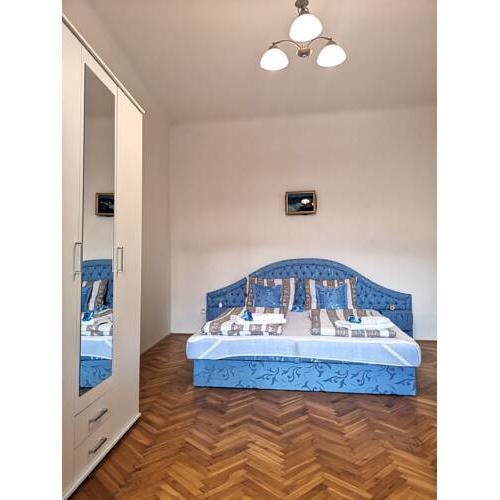 3 rooms Kitchen Balcony 85m2 Navratilova 11 Quiet nice Fully furnished Air conditioning Fireplace Prague 1 Center 5min walk to Wenceslas Square