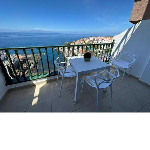 300 - Apartment with great sea views