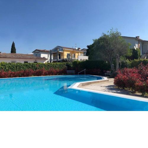 [300m lungolago] ampio giardino e piscina
