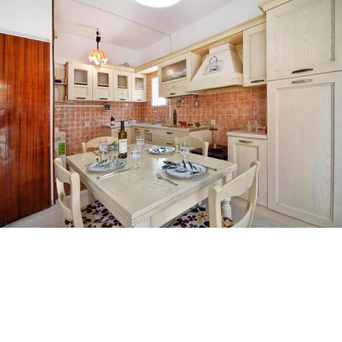 3BR Corfu town suburbs apartment