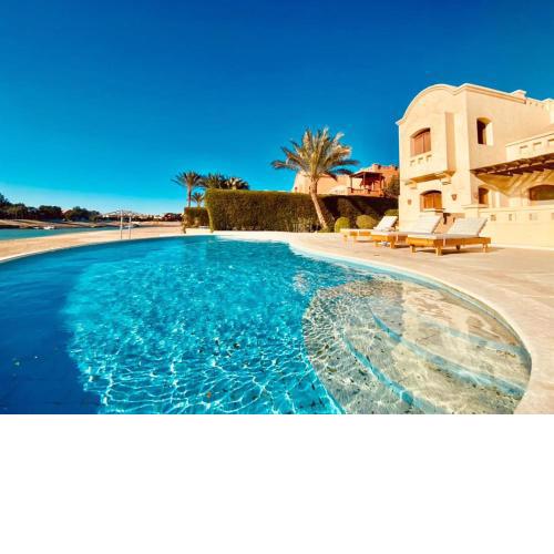 3BR Villa in West Golf