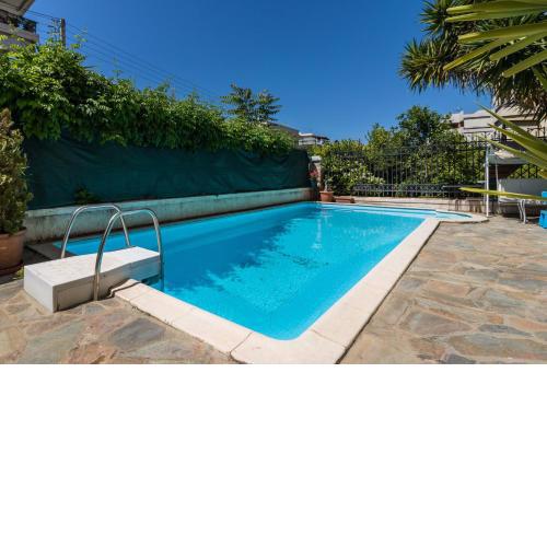 4 bdr Villa with Private Pool in Glyfada