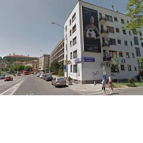 4 bedroom apartment in city center with air conditioning
